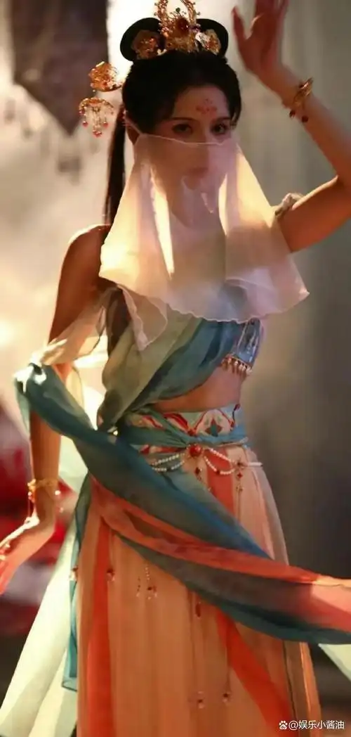 女星敦煌飞天造型,宣璐化身异域女神,杨超越无神,她一眼万年