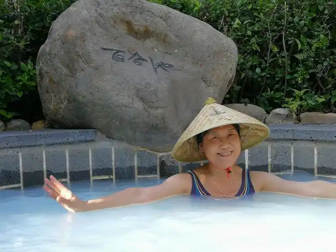 7日28日,来到江西宜春温汤镇,泡温泉真爽!老来俏!