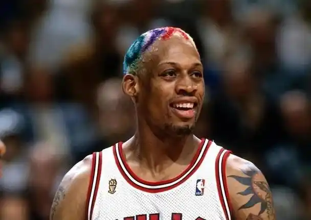 光头一度成为球员们的代表,但如今,nba球员们更愿意通过奇特的发型来