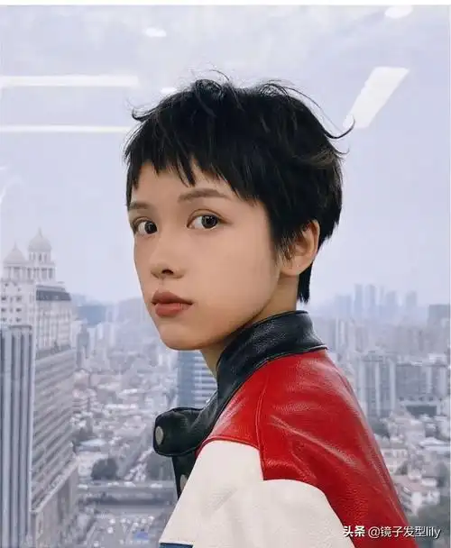 现在流行什么发型女的(女生今年流行什么发型)