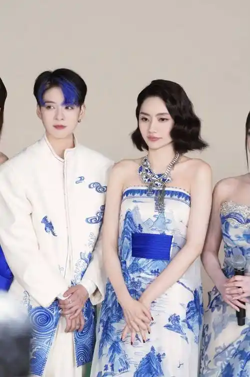 歌手出道的刘惜君则诧异自己后三期一直在"唱跳",她很感谢同组的amber