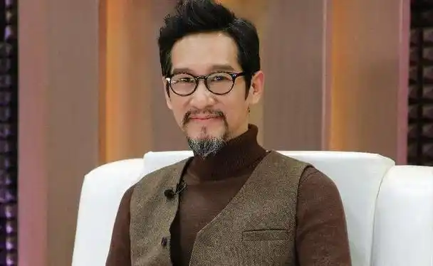 王劲松:一路走得苦!有戏演就对,如今没儿没女依旧很幸福