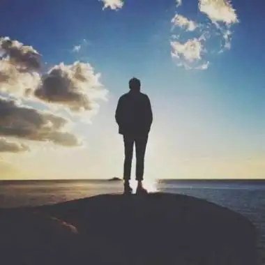 高清好看的男生帅气阳光背影头像图片