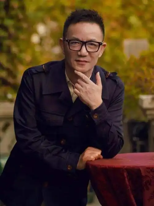 一场生日宴,"撂倒"6位主持人,劣迹斑斑的周正毅什么来头?