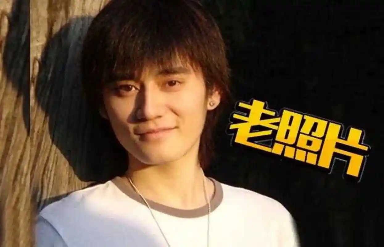 钱枫年轻时也是花美男一枚,还和"娘娘"孙俪传过绯闻,一定有好多小姑娘