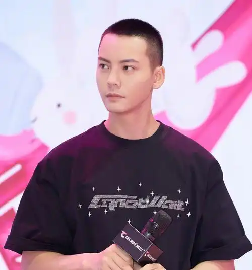 一,极短寸头发型