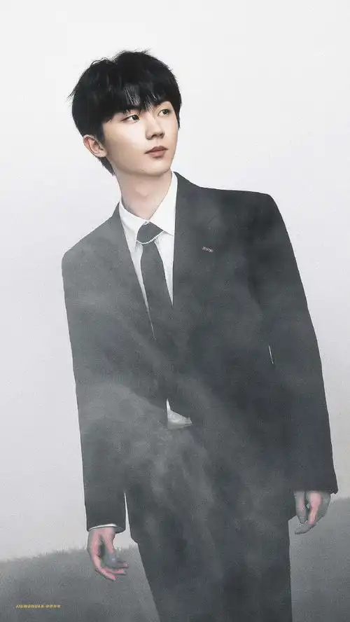 马嘉祺黑西装荒野大片