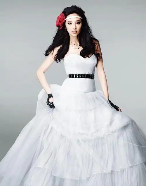 做个幸福"新娘" 超人气女星婚纱写真盘点(组图)