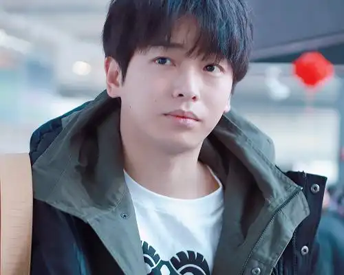 有种整容叫彭昱畅穿古装,身形挺拔颜值变高,好像是吴彦祖