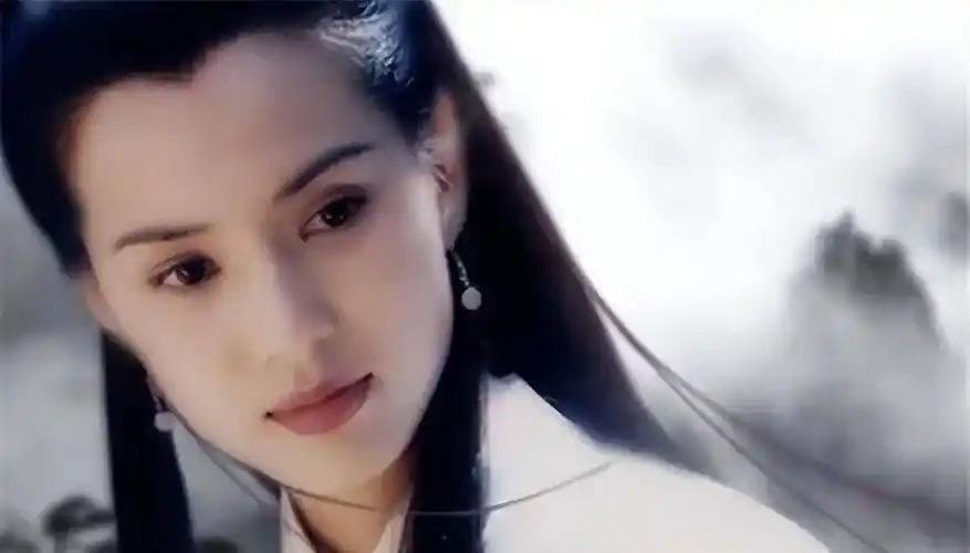 李若彤晒港铁照片,56岁仍美若少女,网友惊呼:姑姑不老_小龙女_观众