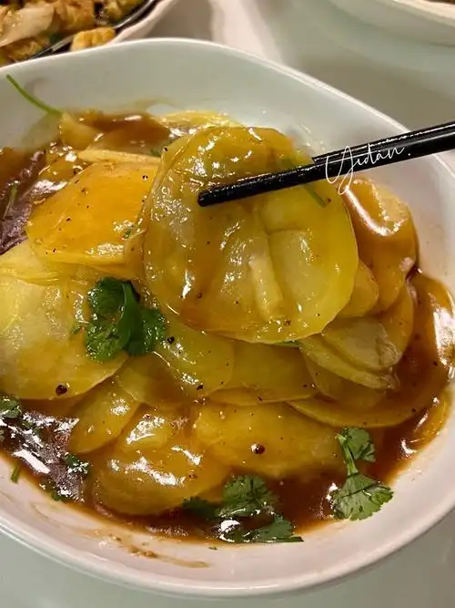 用料酱汁土豆片的做法小贴士可以浇上辣椒油减脂的姐妹可以不炸土豆片