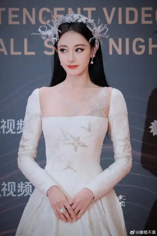 星光大赏红毯##迪丽热巴红毯迷路