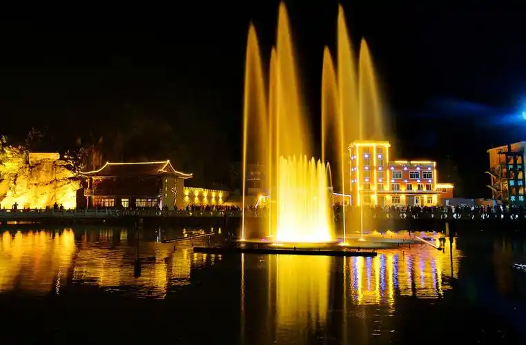 家乡美南岔月牙湖夜色阑珊