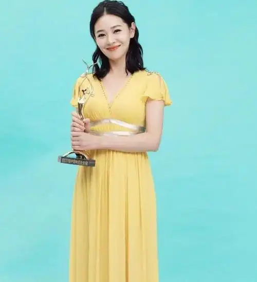 就在这时奇迹出现了,王维维在《我的体育老师》中和实力派演员张嘉译