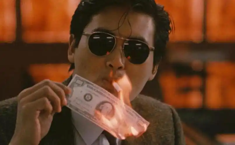 周润发国籍(周润发被称演技之神,却拒入美国国籍,穿15元拖鞋买菜裸捐5