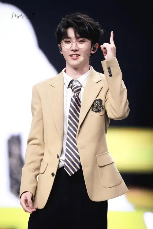 马嘉祺叁重楼暨出道四周年演唱会