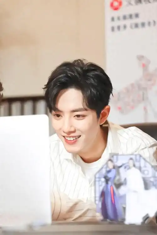 肖战壁纸无水印超话#肖战#xz#肖战我喜欢你#你的笑容,是我一生的美丽.