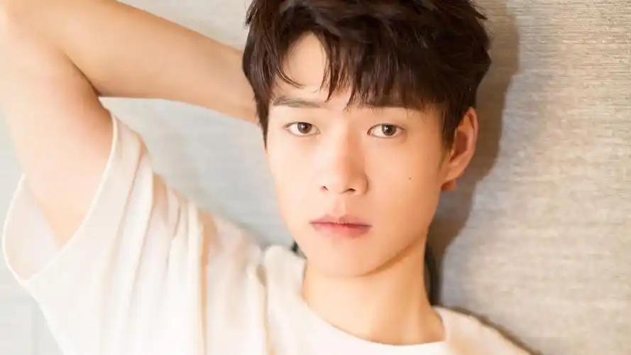 魏大勋帅气时尚写真照