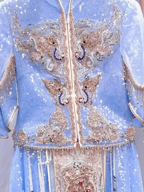 让人一眼爱上的蓝色秀禾服,看惯了千篇一律的红色秀禾服今天给大家