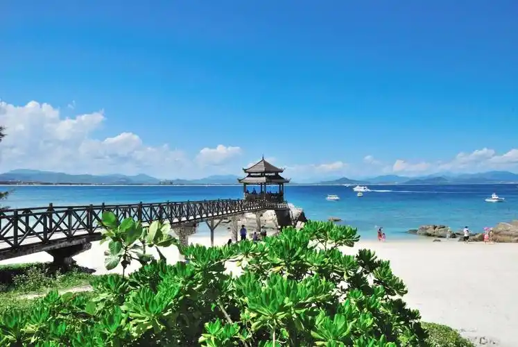 三亚热门旅游景点蜈支洲岛旅游攻略低音号导游