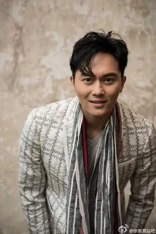 i霖进张智霖的一组普普通通杂志照进来找不同0269