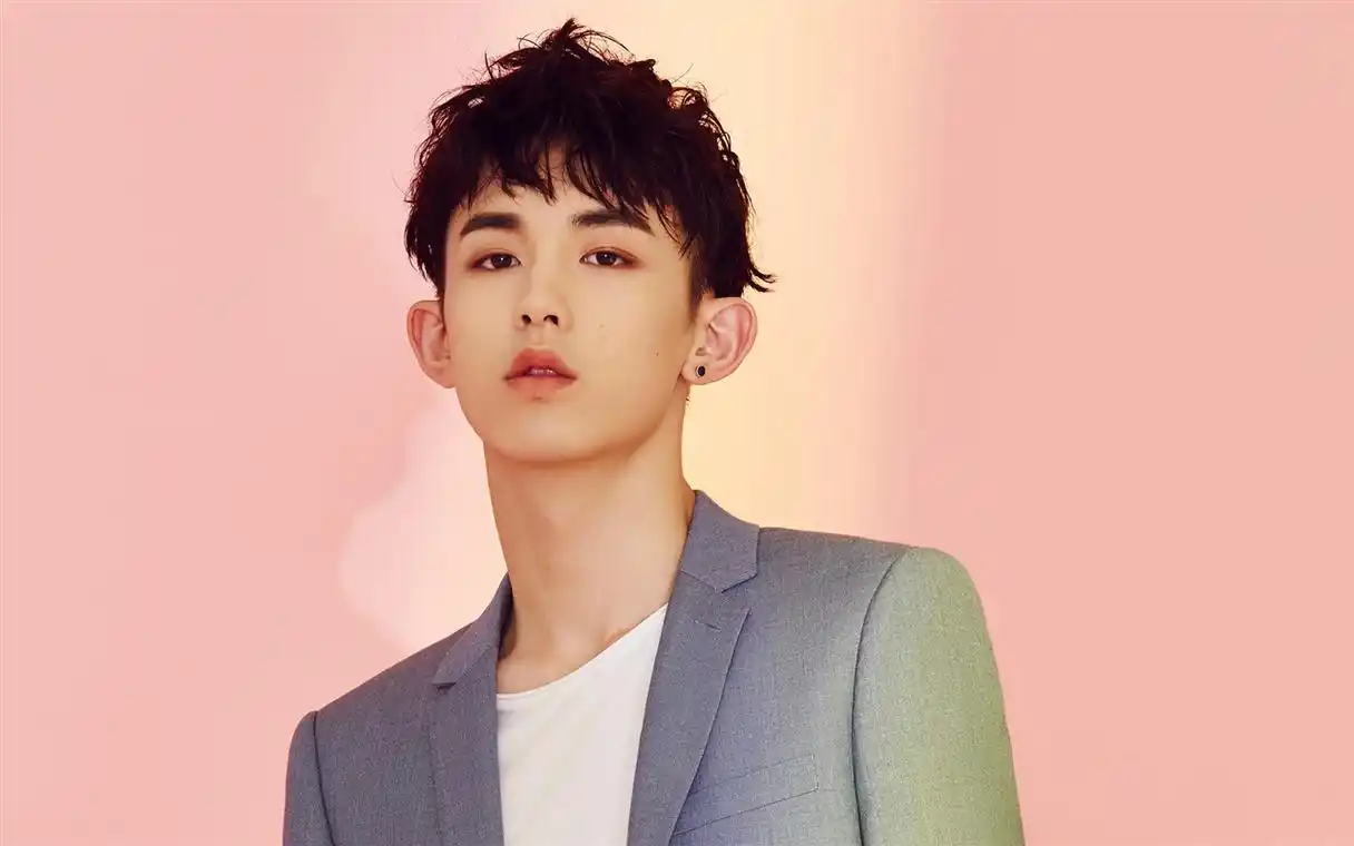 小鲜肉郭俊辰帅气写真高清桌面壁纸