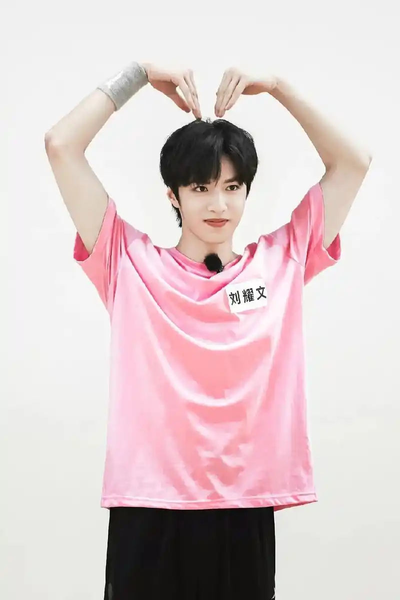 刘耀文壁纸分享.#刘耀文#刘耀文壁纸 #笨蛋帅哥 #氛围感  - 抖音