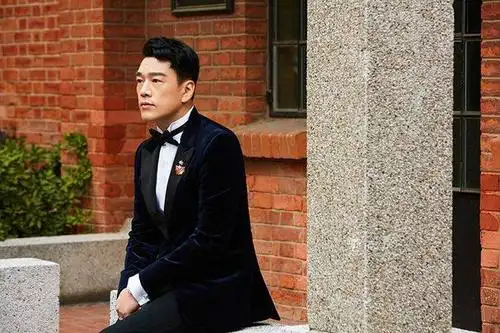 王耀庆荣获年度跨界艺人称号 参加综艺热播霸屏