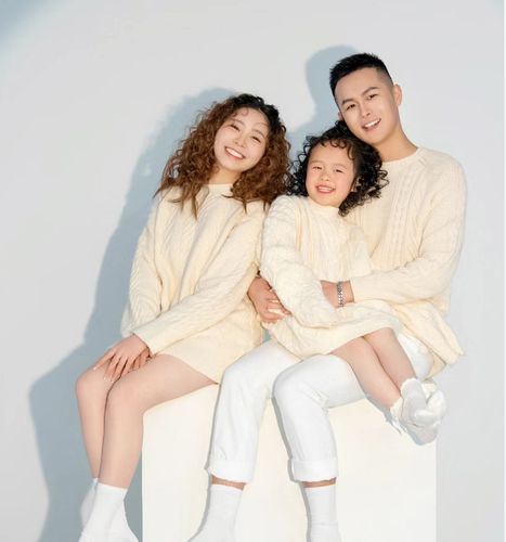 新款全家福摄影服装高端亲子装一家四口拍照衣服影楼写真艺术照服