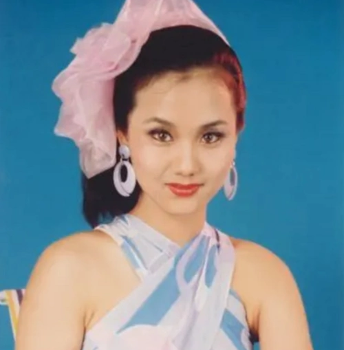 阔太太专业户李颖女儿是奥运冠军52岁风采依旧演张馨予母亲