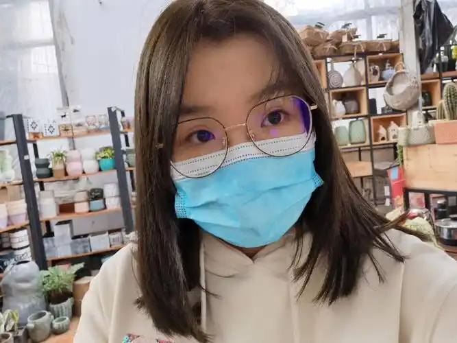 p1第一次染了闷青色p2觉得闷青太不明显就染黑上面 挑染蓝色p3剪成