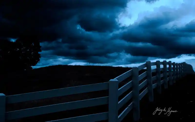 微软爱上诡异风 推win7主题《黑暗天空》