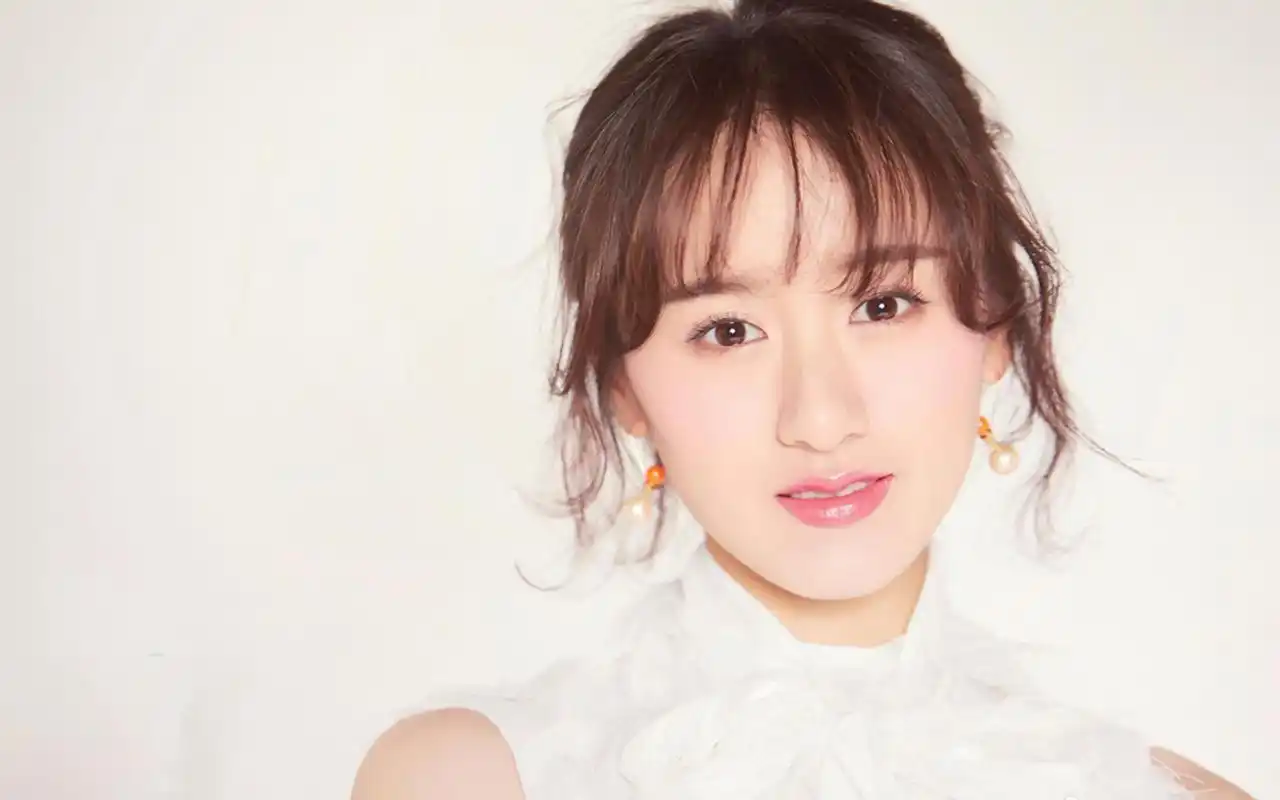 袁冰妍清新灵动时尚写真图片桌面壁纸