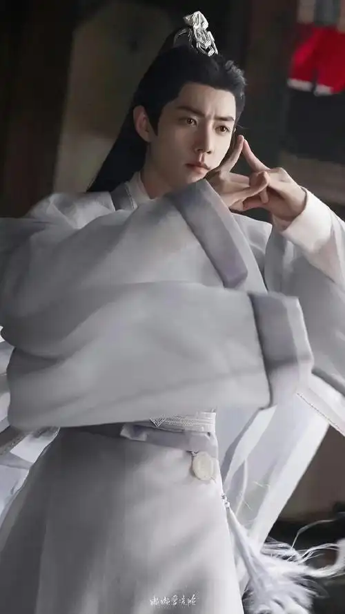 肖战时影# #肖战玉骨遥# 白衣翩跹,温润如玉的时影大神官 - 抖音