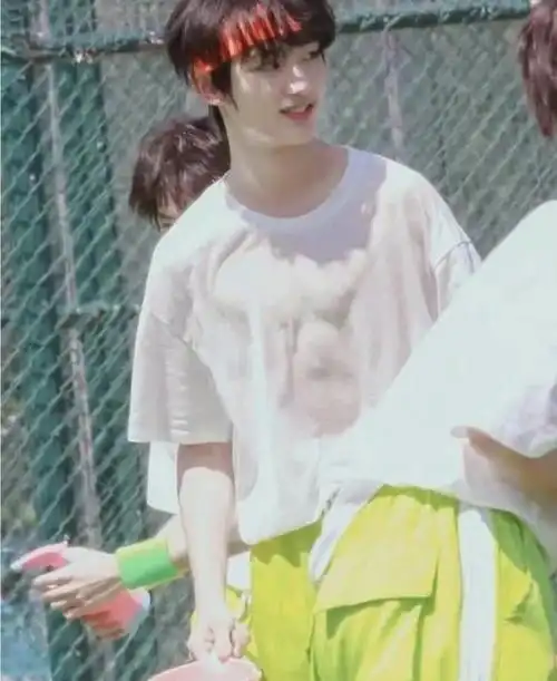 (小马的和贺峻霖的还没有找到吸引眼球)先声明没有偏昂7575#撩起