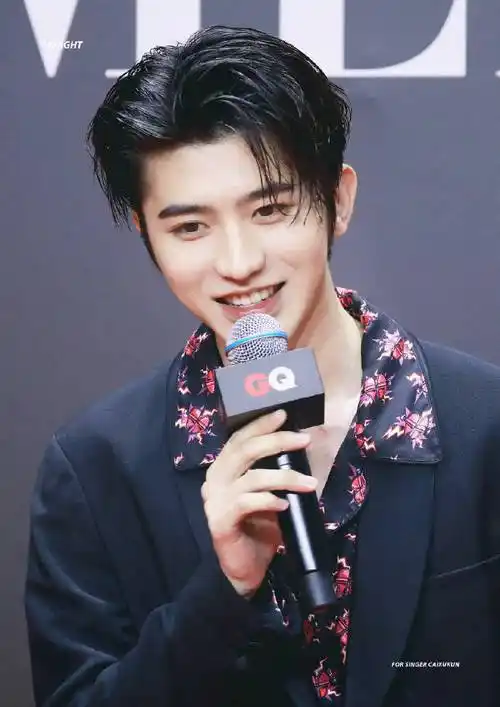 蔡徐坤笑容合集