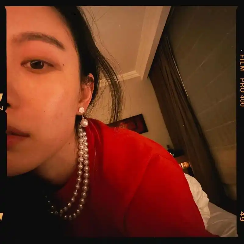 倪妮最新po照! 女友视角自拍,没有明星的架子. #明星动态# #倪妮