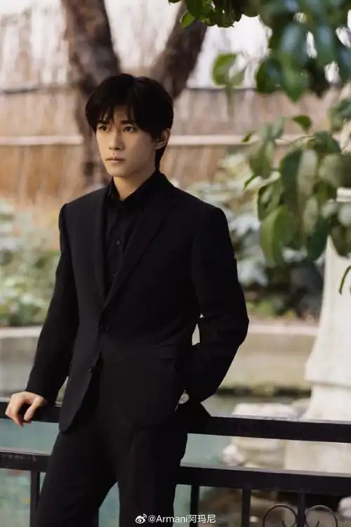 emporio armani##emporio armani全球代言人易烊千玺##armani聚光灯