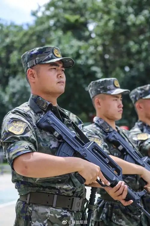 真精神武警新兵夏日超酷写真照