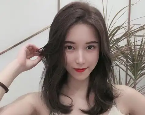 女生头型尖尖怎么做发型合适尖脸女孩美不美不看颜值看发型