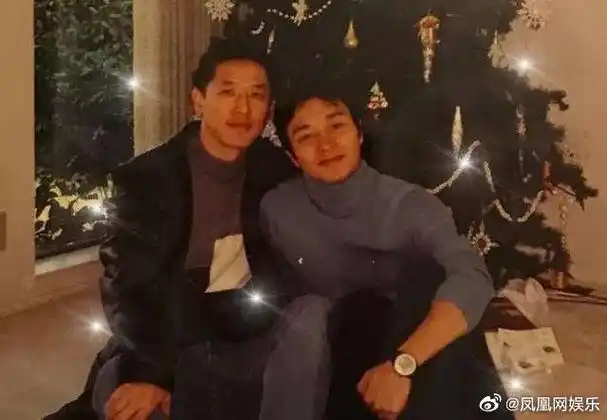 唐鹤德晒照缅怀张国荣##张国荣去世18周年