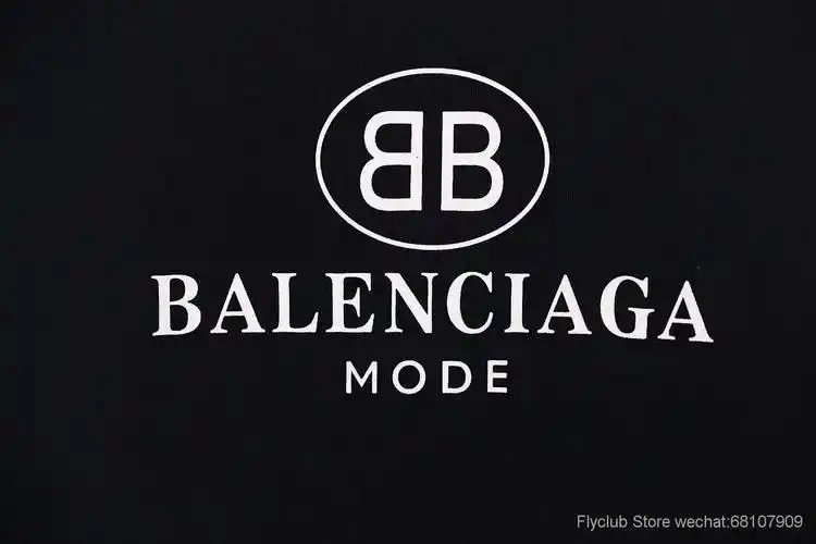 balenciaga巴黎世家 廓形剪裁 18ss 白色 bb 胸口字母logo帽衫 连帽卫
