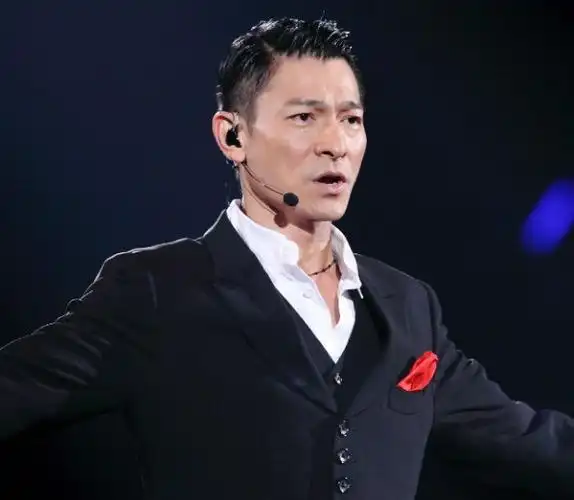 刘德华,一位帅气迷人,唱歌动听,演技精湛的明星