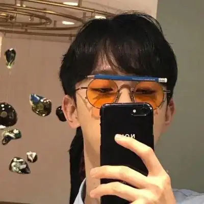 真人帅气对镜自拍男生头像图片