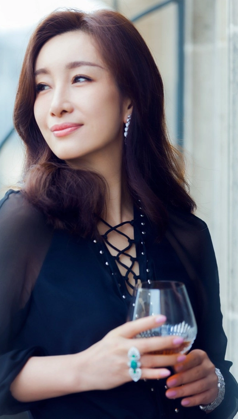 秦海璐唯美气质写真,这颜值太美了,你喜欢她吗