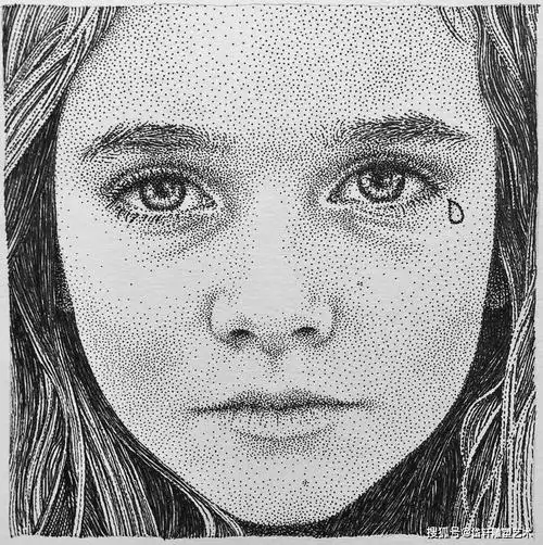 ruiz对人物造型的要求非常严谨,不同疏密的小黑点,组成肖像素描