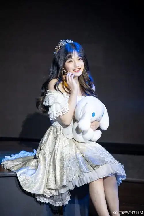 收集收集费沁源的甜甜的照片