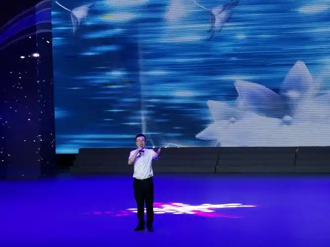 乌拉特前旗文化馆选送男生独唱            《亲圪蛋下河洗衣裳》