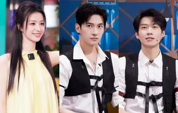 杨洋饰演的宋焰,是一名消防员,但是他在送女友礼物的时候,拿的是消防