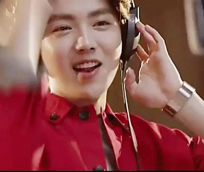 唱歌开心笑容鹿晗gif动图_动态图_表情包下载_soogif